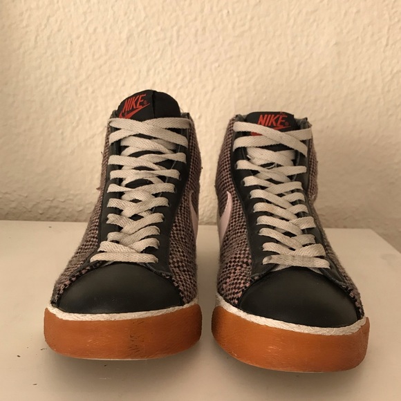 Women’s Authentic Nike Blazer Mid Size 7 - Picture 3 of 12
